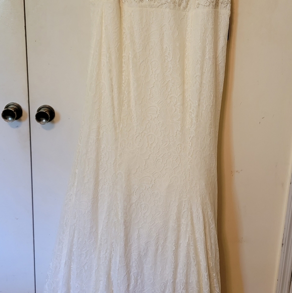 Torrid Ivory Lace Beaded Sleeveless Mermaid Wedding Dress - Picture 2 of 4